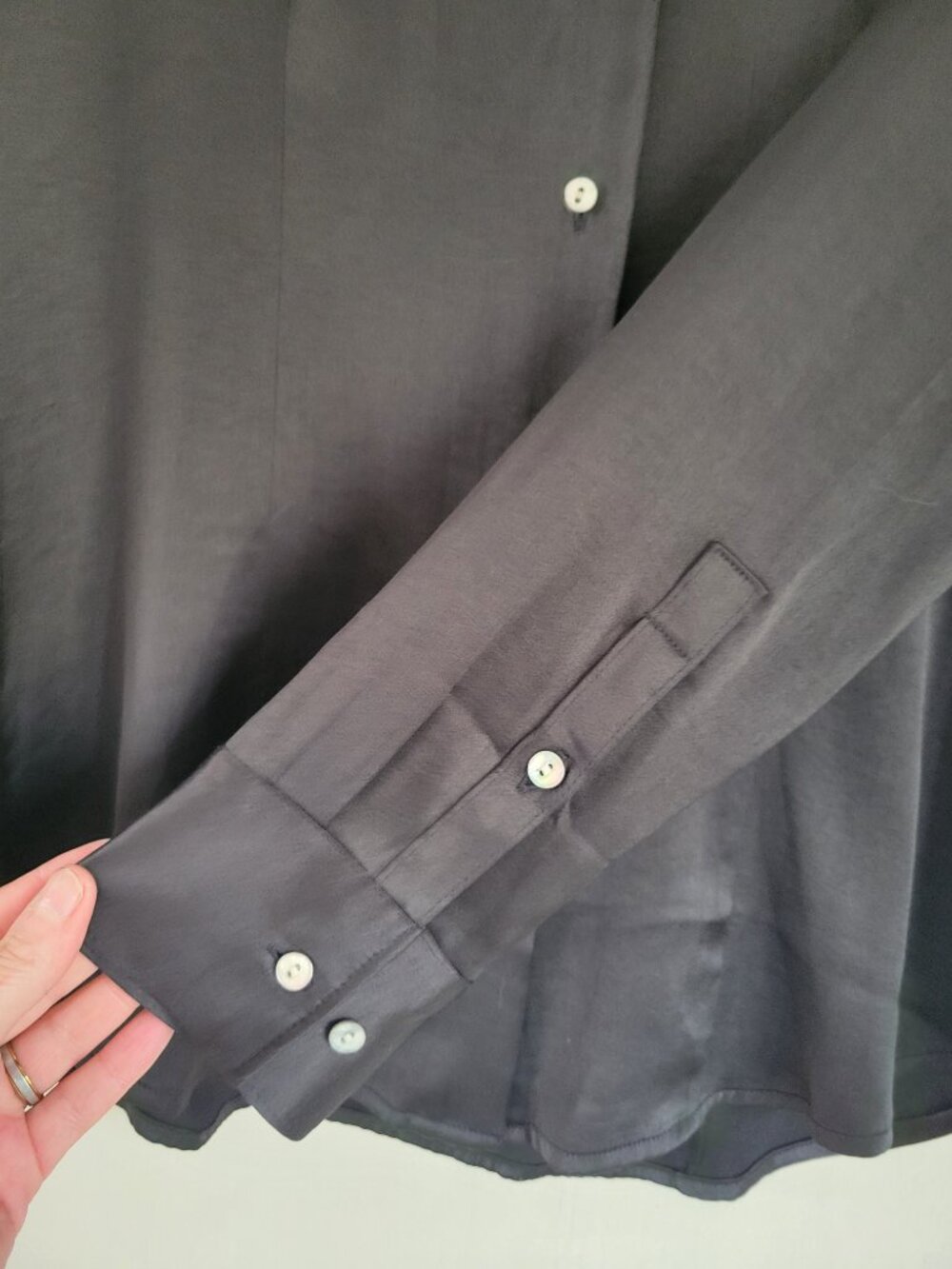 Madewell Darted Satin Button-Up Shirt Charcoal Gray Ecovero sz 2 Polished - Picture 6 of 11